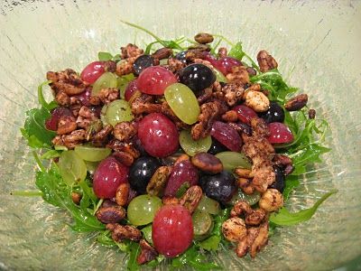 סלט ענבים עם קוסברה וצנובר מדהים