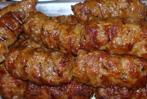 קבאב רומני ביתי עשוי על מצלית (mititei)