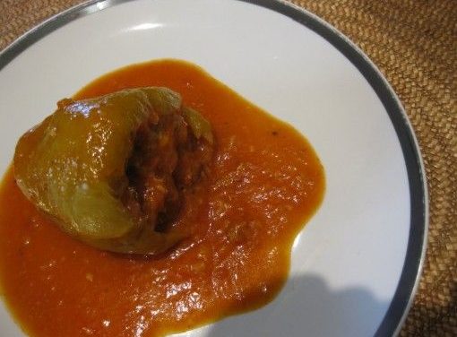 פלפלים ממולאים אורז ובשר בסיר בישול איטי