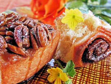 עוגת (שושנים) קינמון, דבש ואגוזים – סטיקי באנס