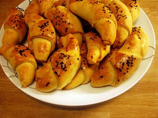 סהרונים ממולאים כמו סנדוויץ טוניסאי (מדהים) Khbeiza