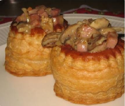 קונכיות בצק עלים במילוי פטריות בצל ונקניקיות/כבד/קורקבנים