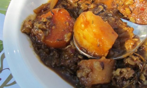 קדירת בשר וירקות בפויקה או בסיר בישול איטי