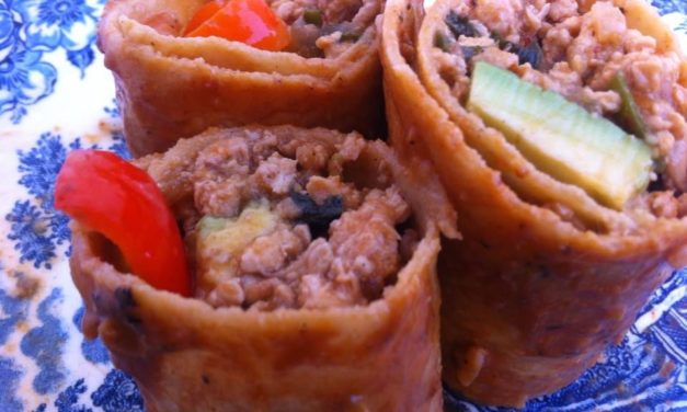 טורטיה במילוי בשר טחון, שעועית וסלסת חלפניו ליים