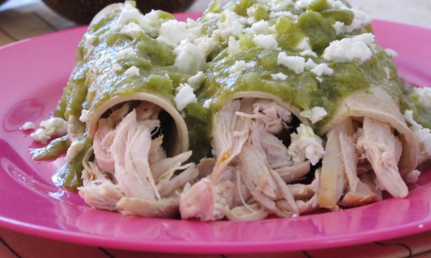 אנצ'לדס ממולאים בעוף, בסלסה ורדה